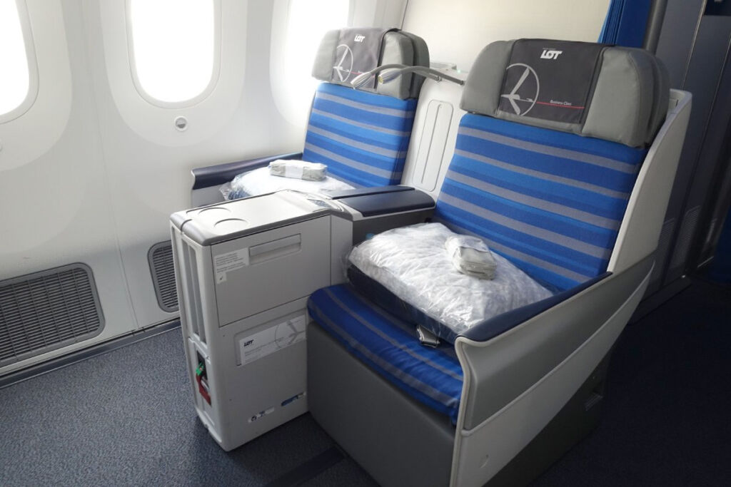 lot polish airlines business class